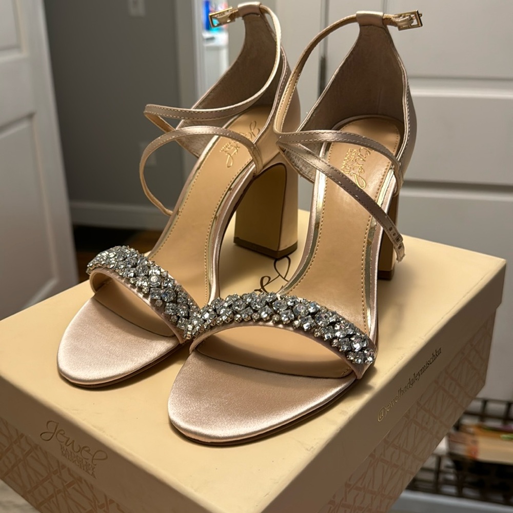 Jewel by Badgley Mishchka Champagne heels